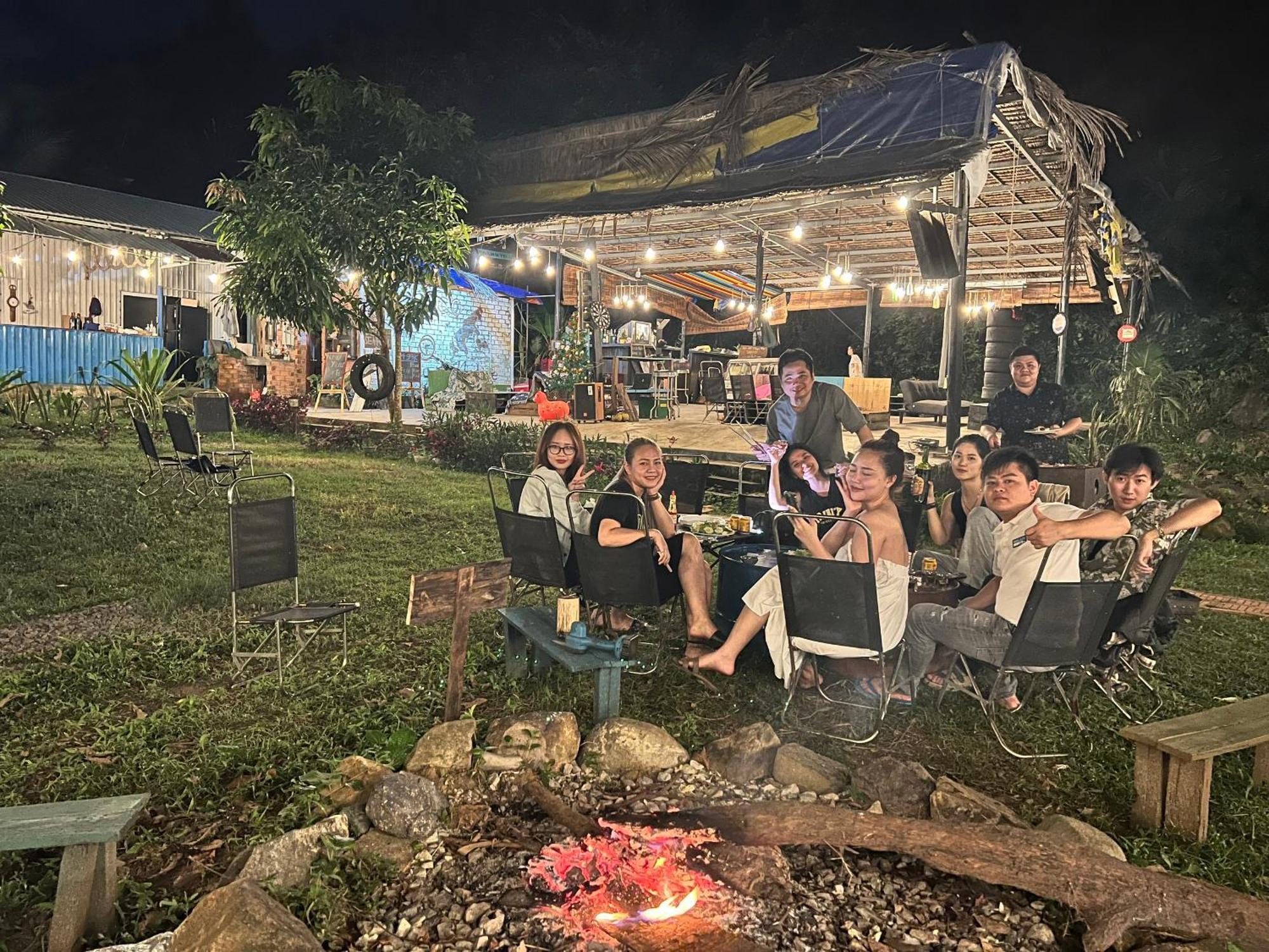 Con Dao Backpacker - Loco Camping Chi Khu Co Ong Esterno foto